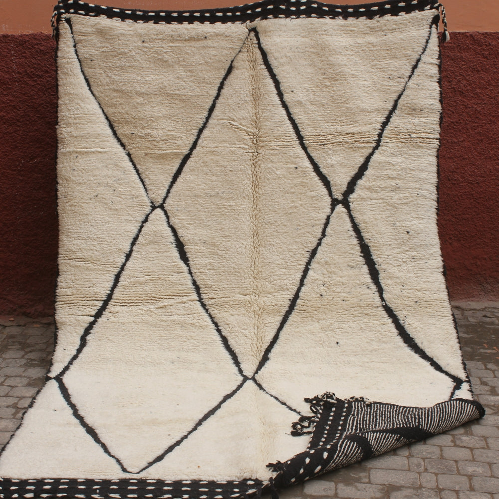 Moroccan Beni Ouarain rug with diamond pattern