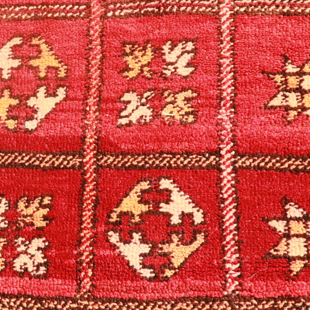 Close up of handwoven wool texture on vintage Beni M’Guild carpet