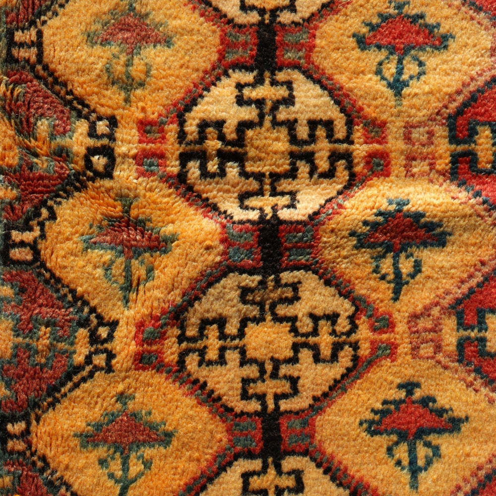 Detailed edge of a vintage Tazenakht Berber rug handcrafted in Morocco from natural wool