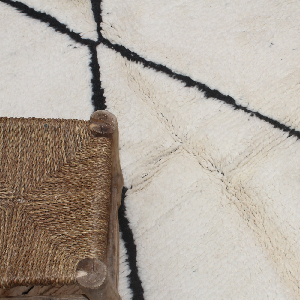 Handmade Beni Ouarain carpet with ivory wool