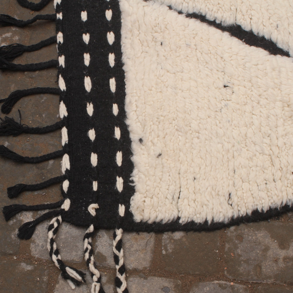 Moroccan wool rug with classic diamond lattice design