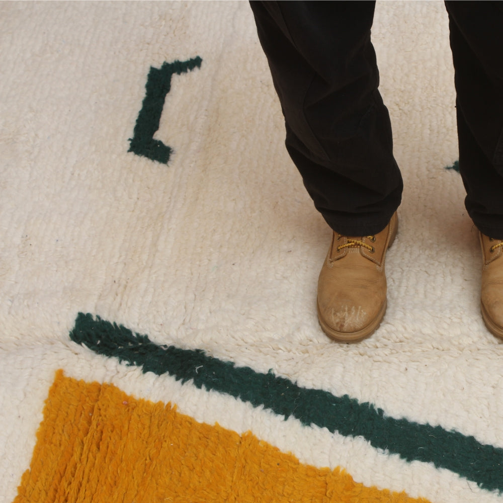 Beni Ouarain rug with ivory wool and green accents