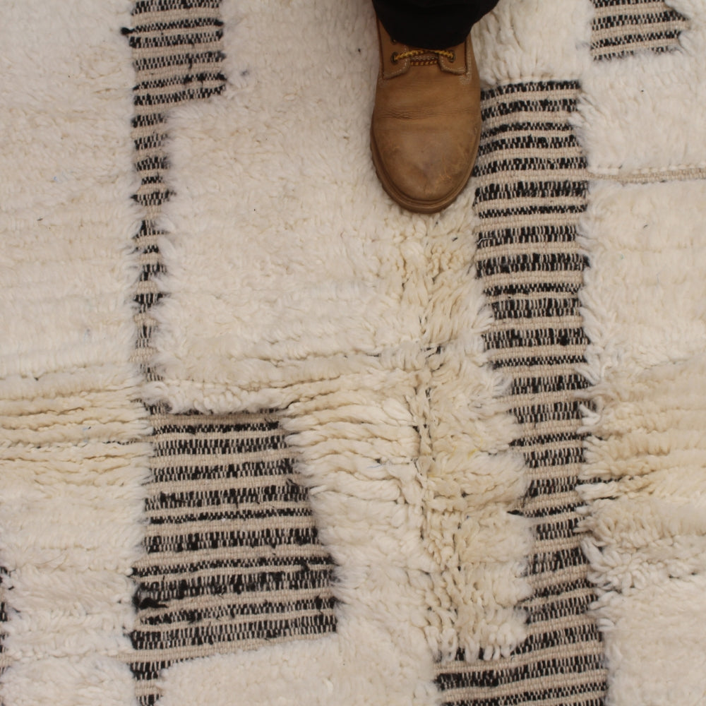 Handmade Beni Ouarain carpet with abstract design